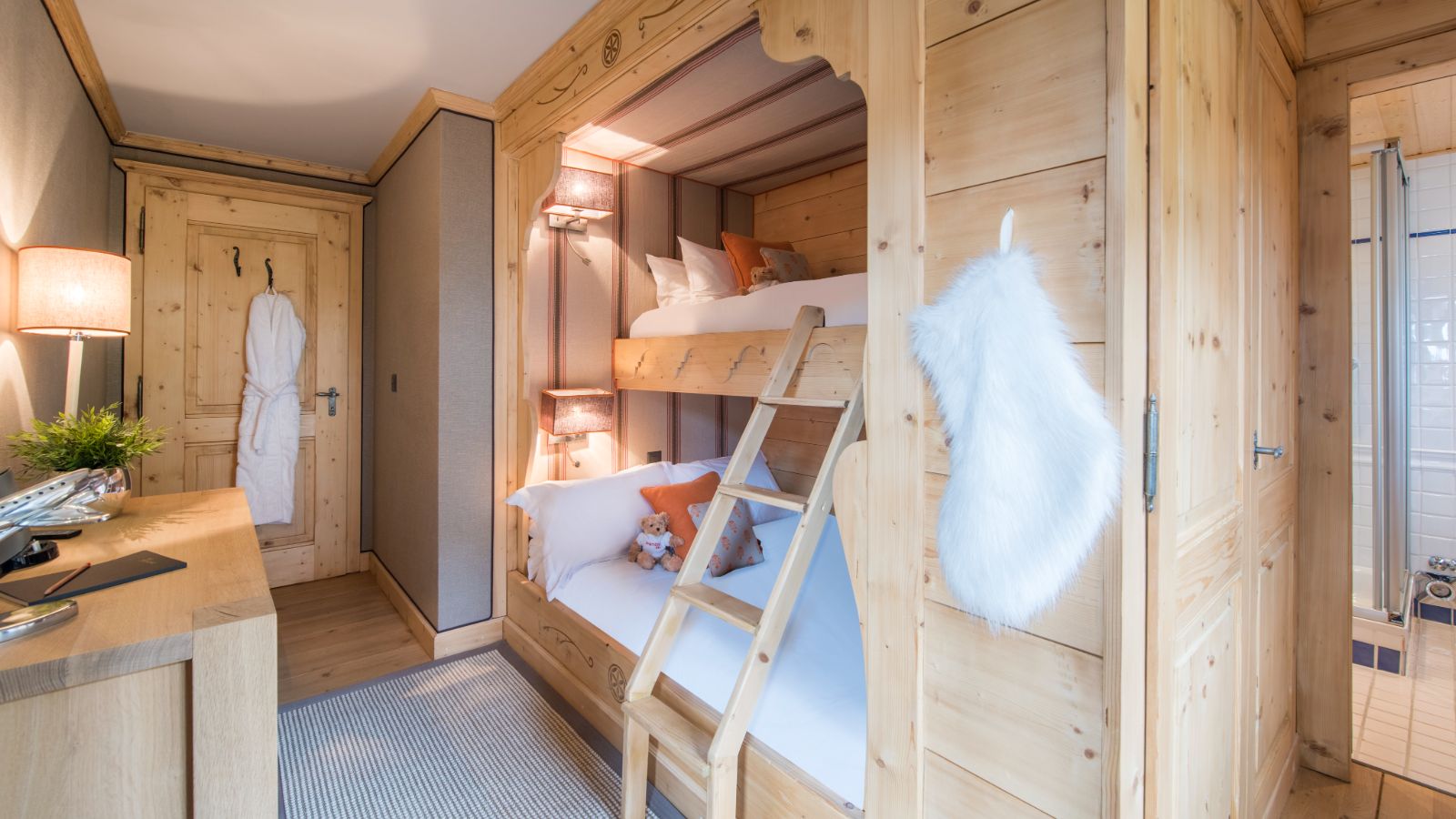 luxury-ski-chalets-verbier-fleur-de-lin-oxford-ski-bunk.jpg