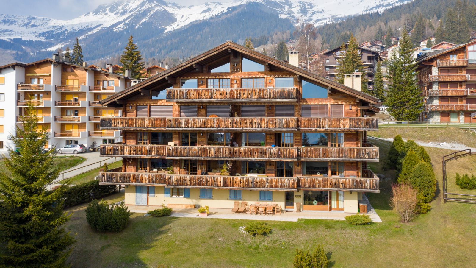 luxury-ski-chalets-verbier-fleur-de-lin-oxford-ski-exterior.jpg
