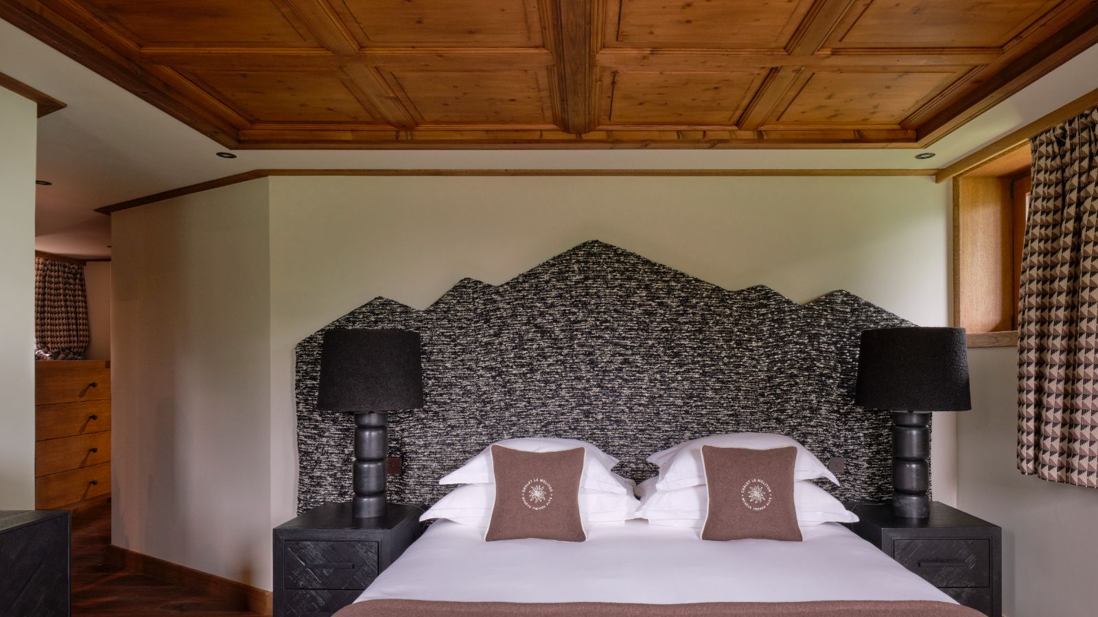 Luxury-Ski-Chalet-Megève-Le Chalet Le Molitor-Bedroom 5-Oxford Ski.jpg