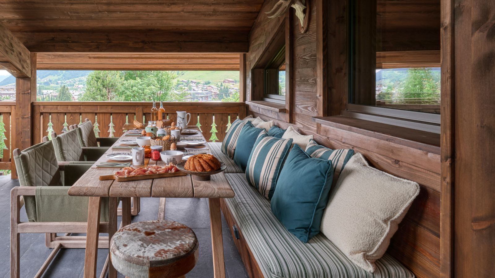 Luxury-Ski-Chalet-Megève-Le Chalet Le Molitor-Outdoor seating-Oxford Ski.jpg