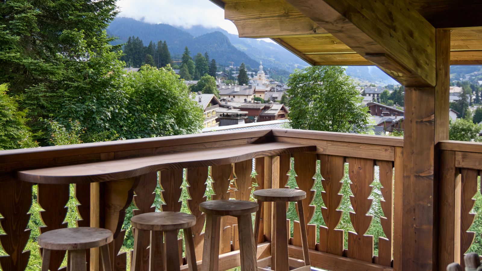 Luxury-Ski-Chalet-Megève-Le Chalet Le Molitor-Outdoor stools-Oxford Ski.jpg