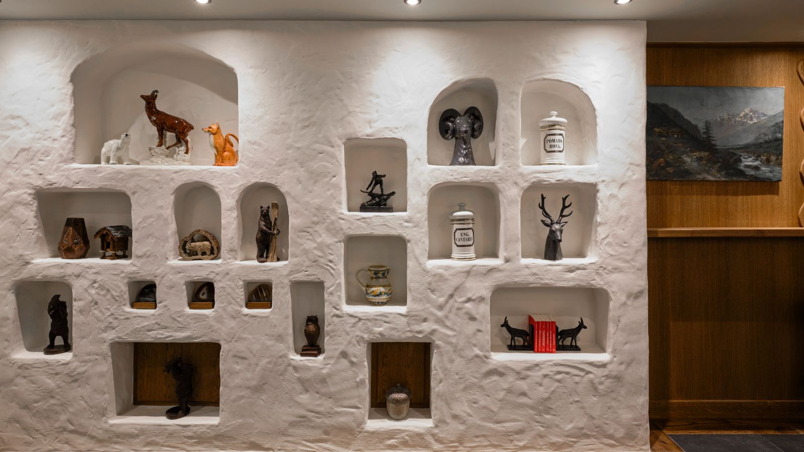 Luxury-Ski-Chalet-Megève-Le Chalet Le Molitor-Wall feature-Oxford Ski.jpg