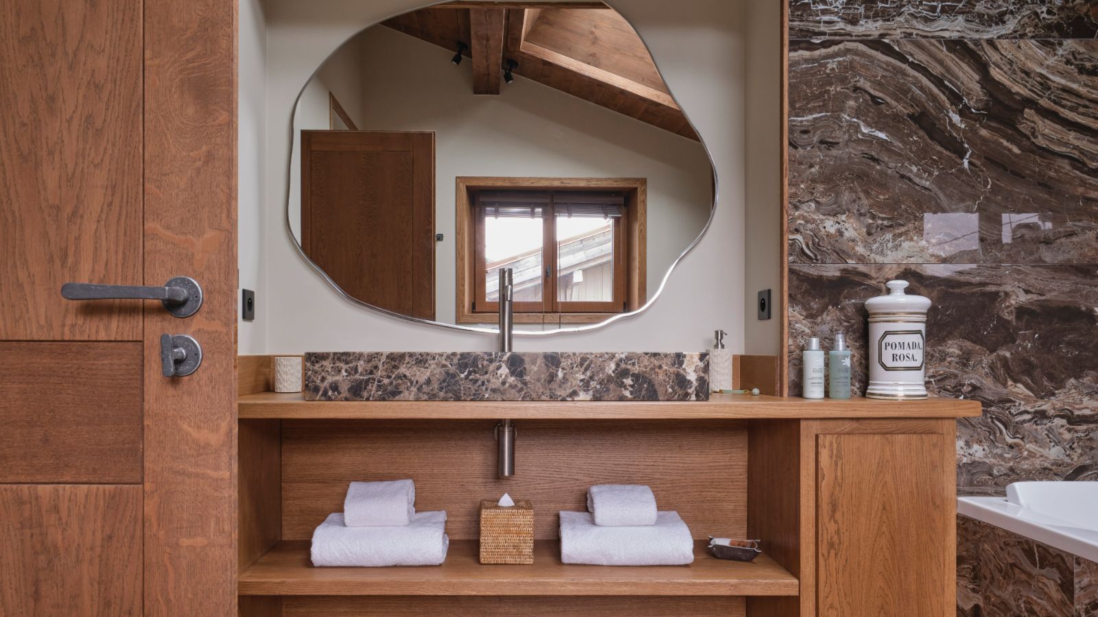 Luxury-Ski-Chalet-Megève-Le Chalet Le Molitor-Bathroom 1-Oxford Ski.jpg