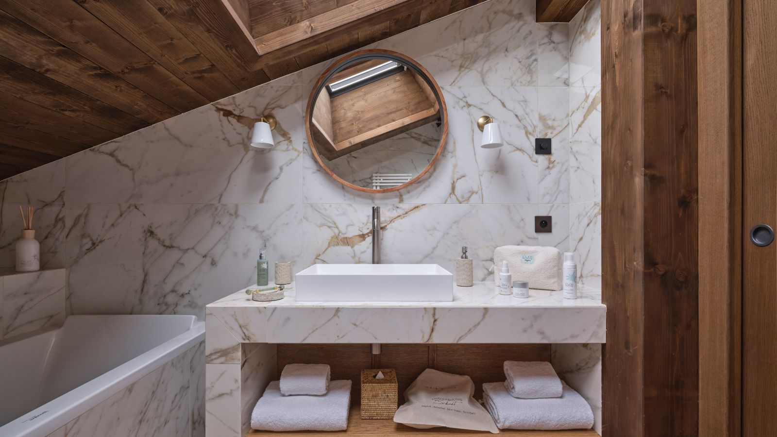 Luxury-Ski-Chalet-Megève-Le Chalet Le Molitor-Bathroom 2-Oxford Ski.jpg