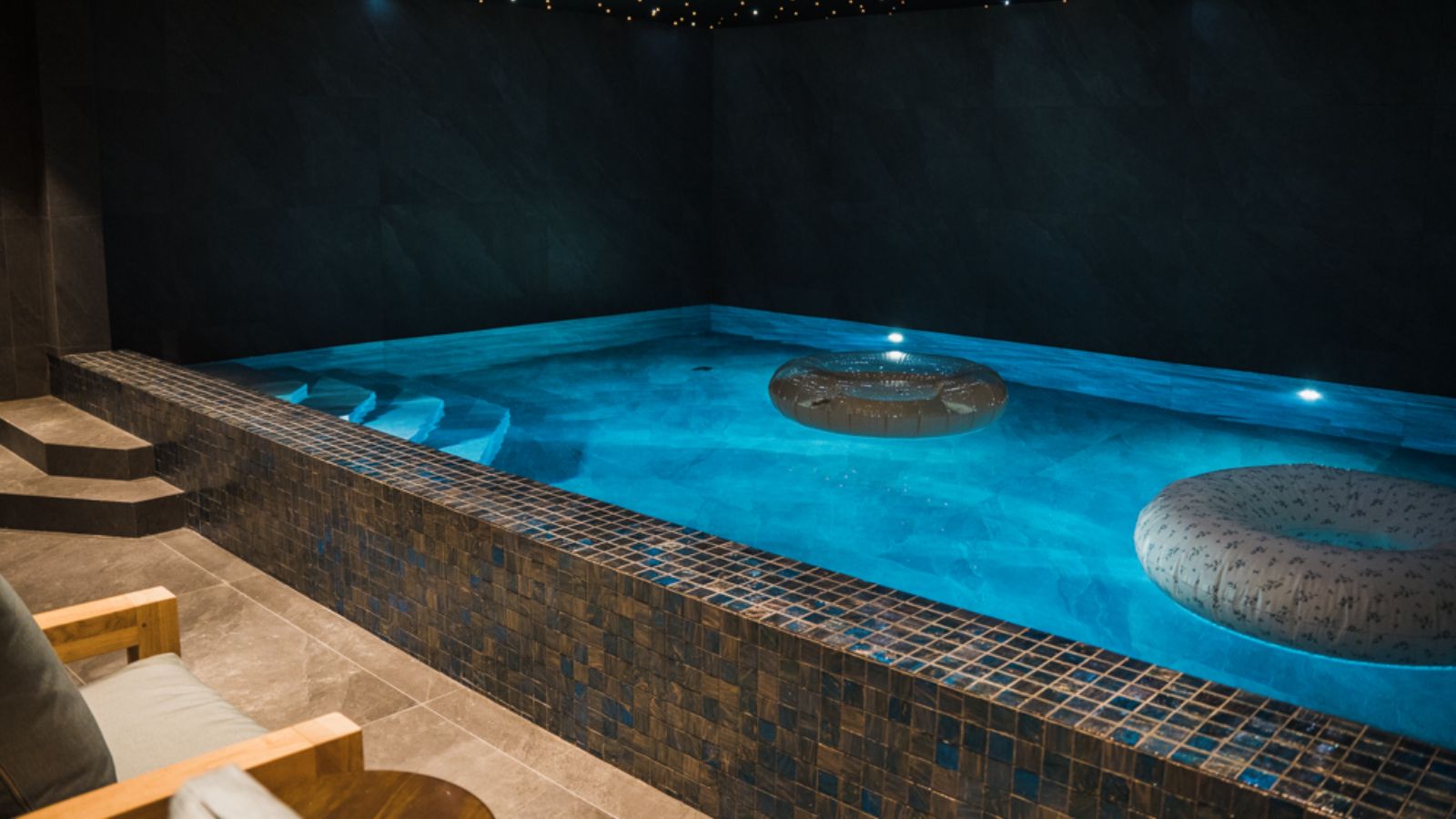 Luxury-Ski-Chalet-Val-d-Isere-Silverstone-Lodge-Prestige-No-5-Oxford-Ski-Pool.jpg