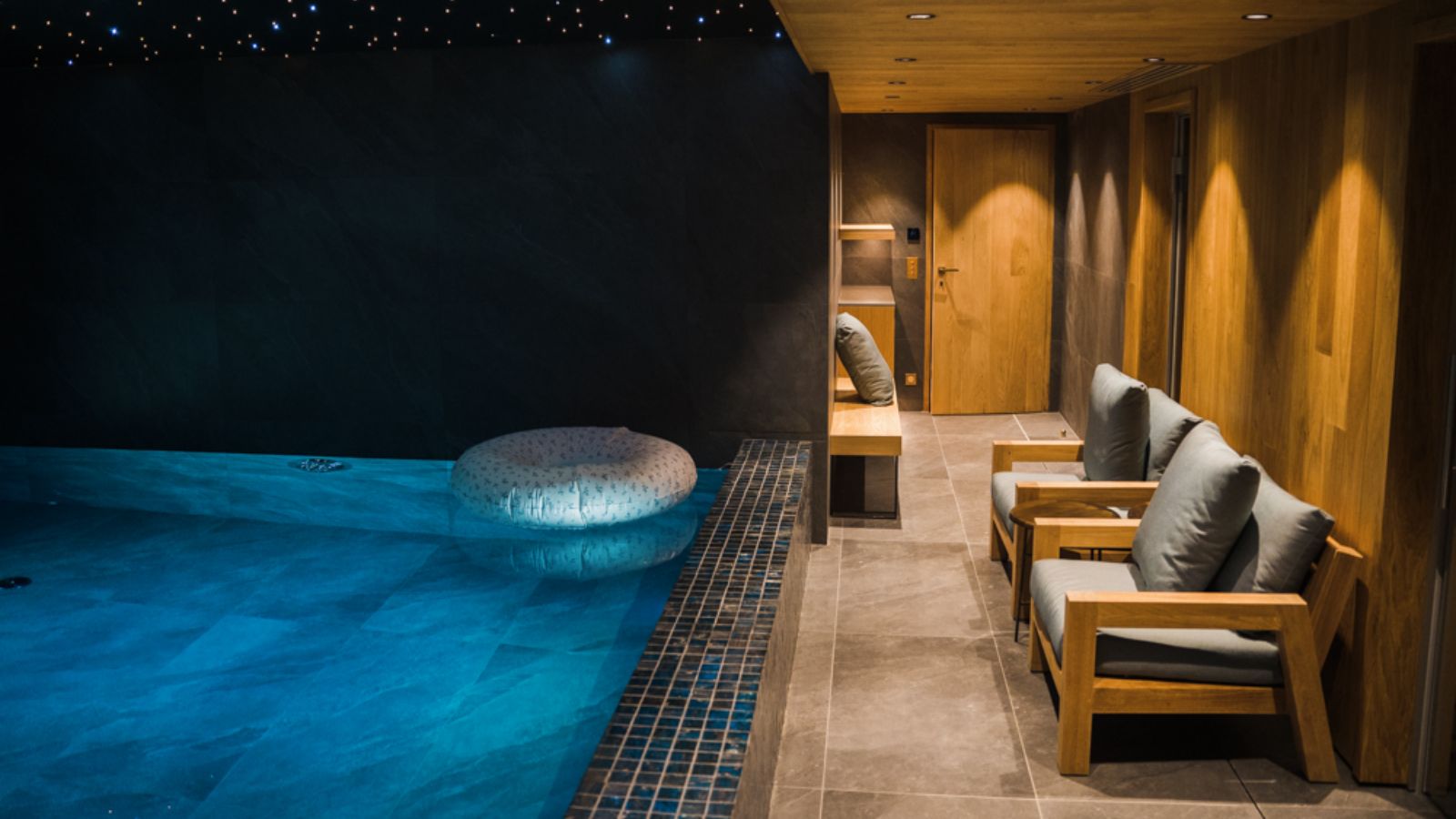 Luxury-Ski-Chalet-Val-d-Isere-Silverstone-Lodge-Prestige-No-5-Oxford-Ski-Pool-2.jpg