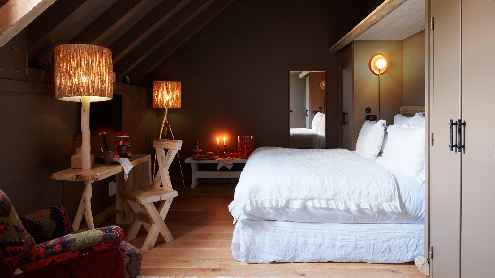 Luxury-Ski-Chalet-Megeve-Le-Pionnier-Oxford-Ski-Bedroom (6).jpg