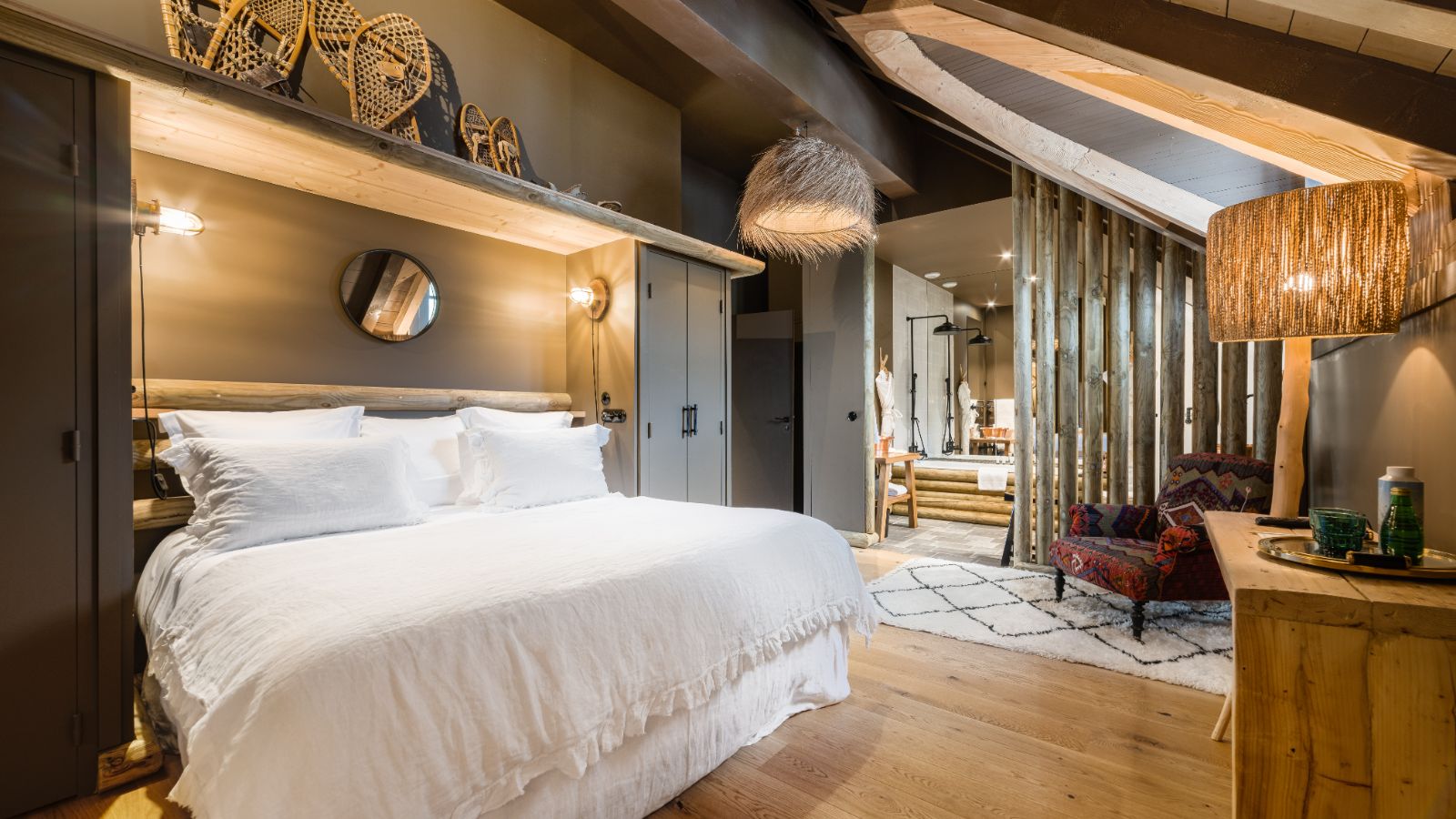 Luxury-Ski-Chalet-Megeve-Le-Pionnier-Oxford-Ski-Bedroom (8).jpg