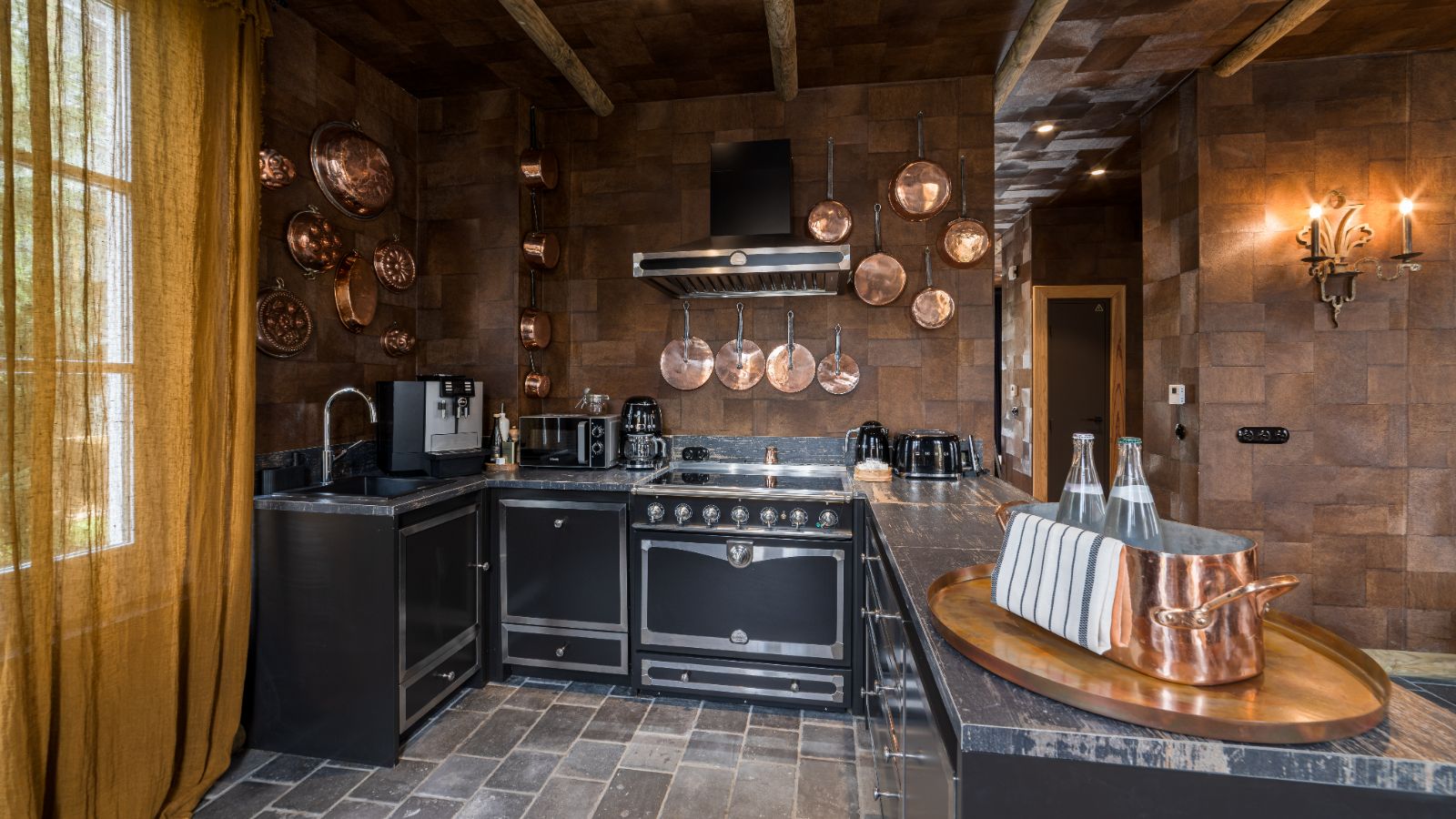 Luxury-Ski-Chalet-Megeve-Le-Pionnier-Oxford-Ski-Kitchen.jpg