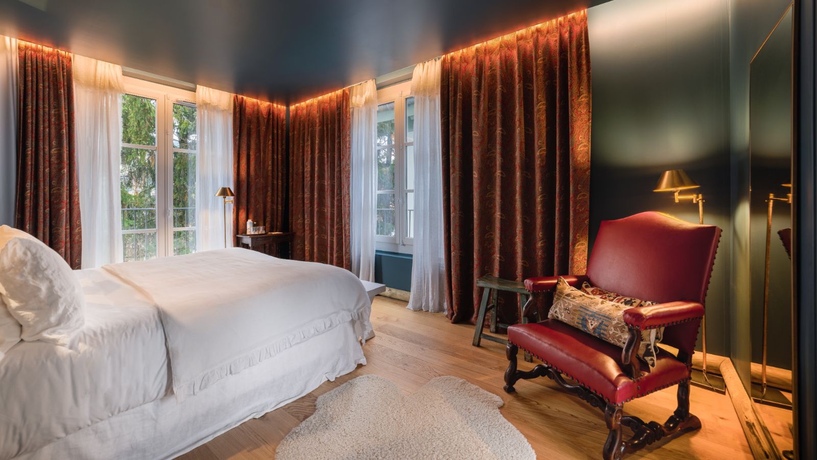 Luxury-Ski-Chalet-Megeve-Chalet Les Trois Champion-Oxford-Ski-Bedroom (1).jpg