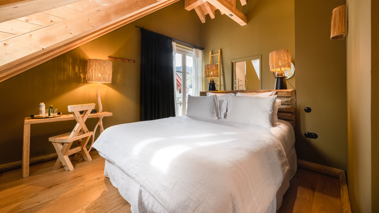 Luxury-Ski-Chalet-Megeve-Chalet Les Trois Champion-Oxford-Ski-Bedroom (3).jpg