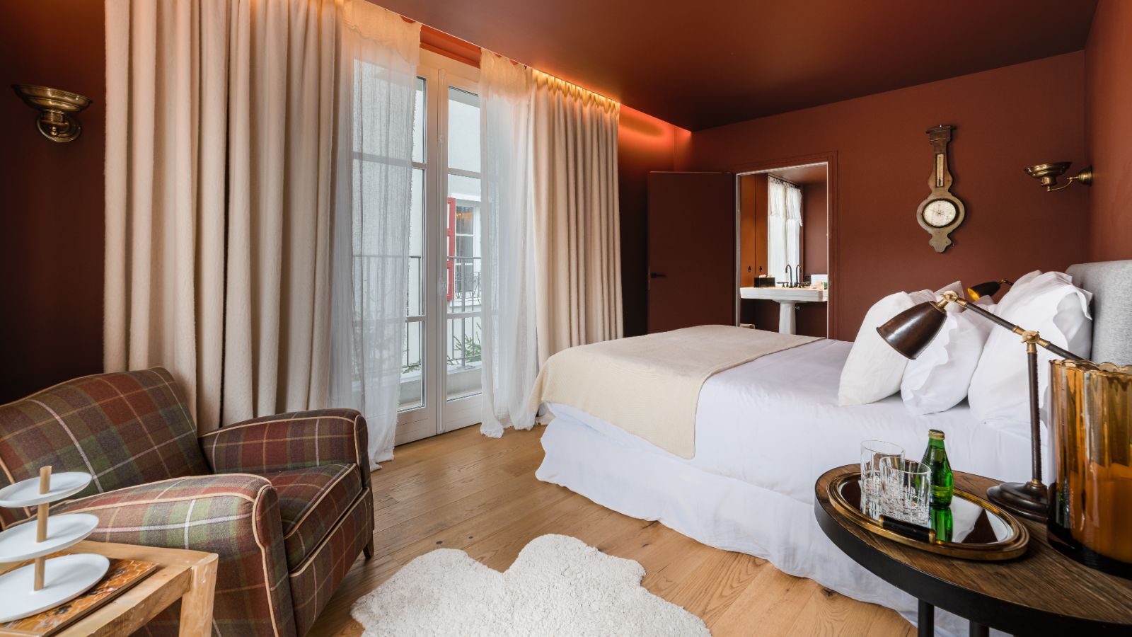 Luxury-Ski-Chalet-Megeve-Chalet Les Trois Champion-Oxford-Ski-Bedroom (14).jpg