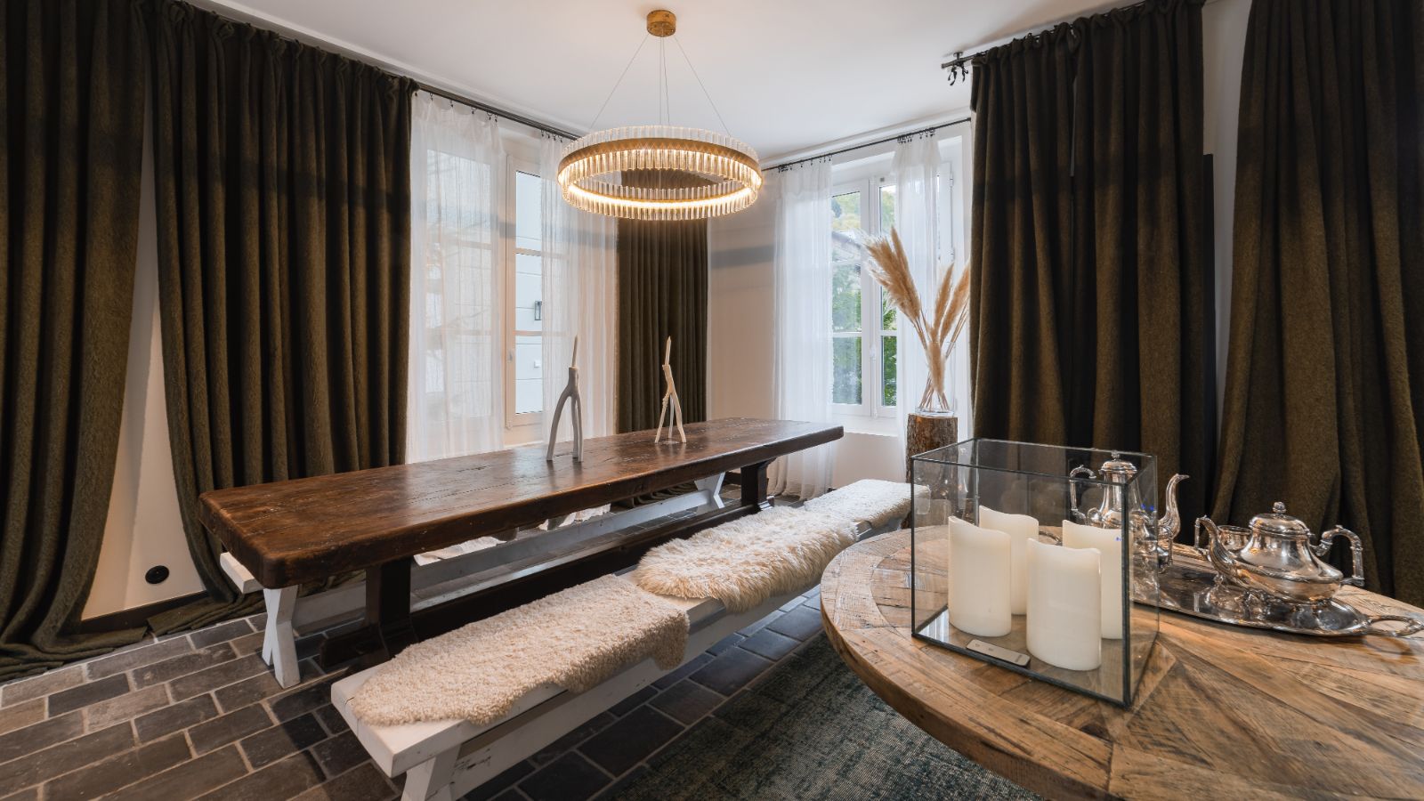 Luxury-Ski-Chalet-Megeve-Chalet Les Trois Champion-Oxford-Ski-Dining.jpg