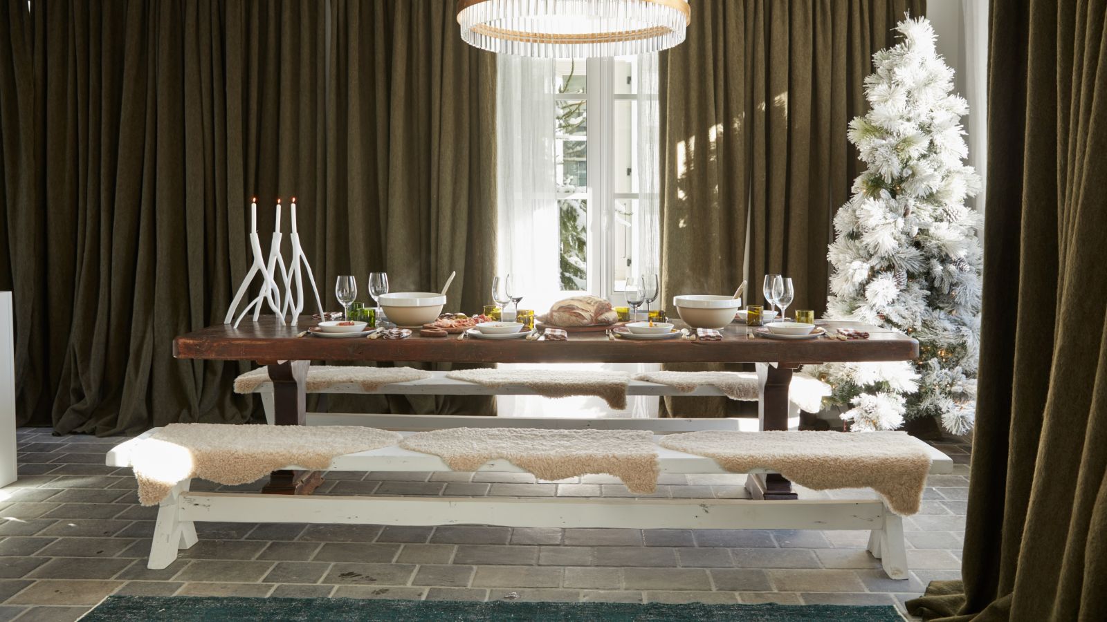 Luxury-Ski-Chalet-Megeve-Chalet Les Trois Champion-Oxford-Ski-Dining2.jpg