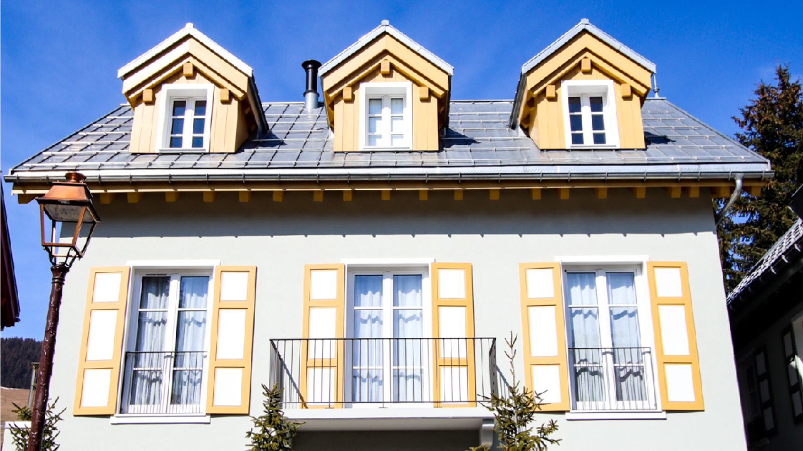 Luxury-Ski-Chalet-Megeve-Chalet Les Trois Champion-Oxford-Ski-Exterior.jpg