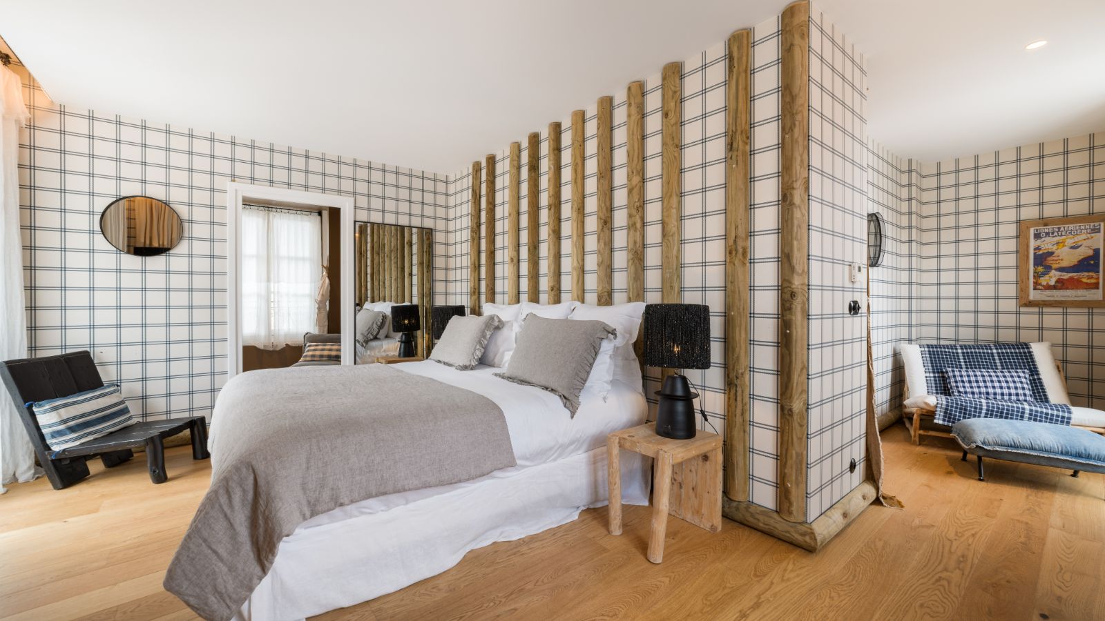 Luxury-Ski-Chalet-Megeve-Chalet-Benne-Rouge-Oxford-Ski-Bedroom (3).jpg