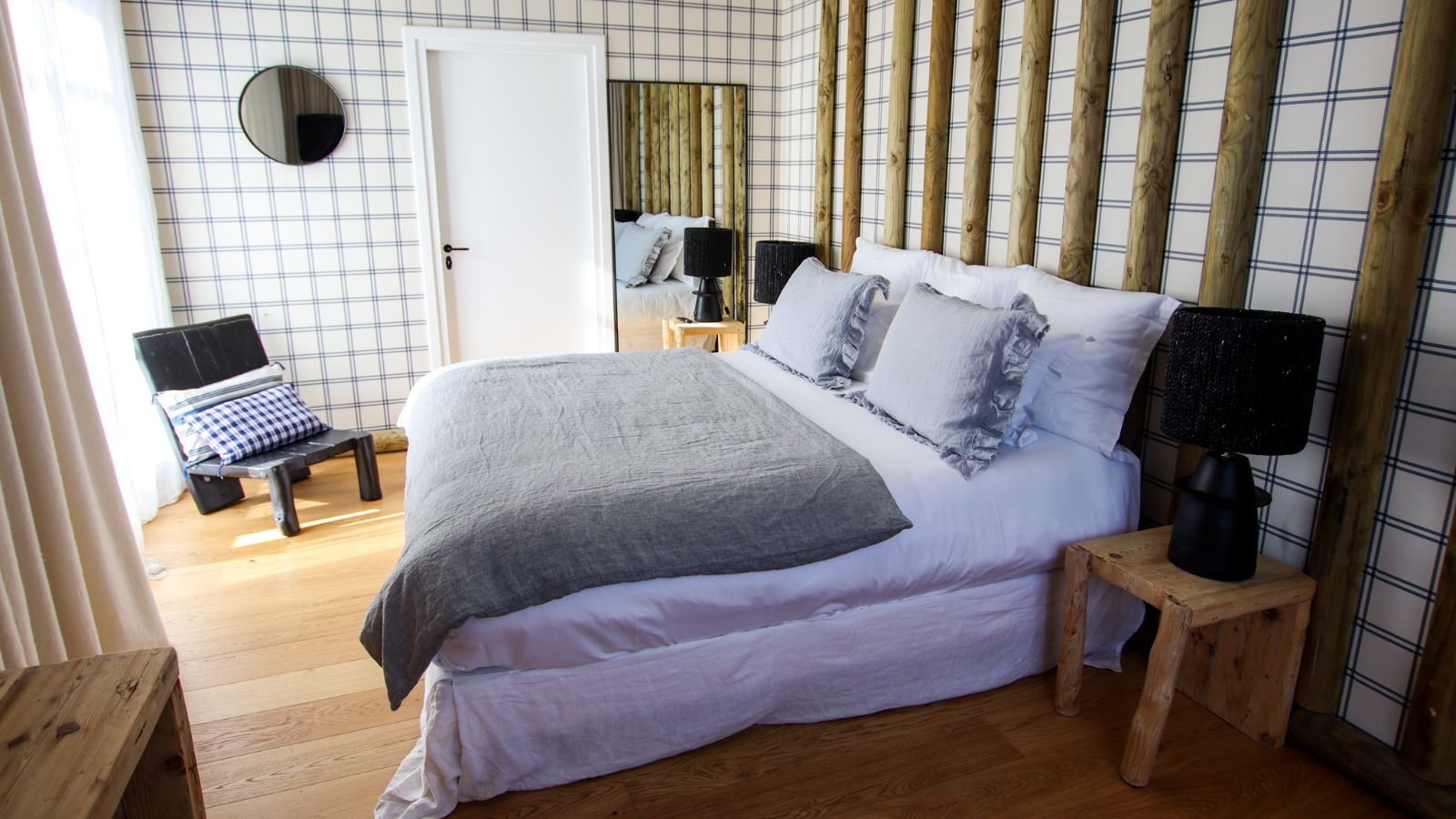 Luxury-Ski-Chalet-Megeve-Chalet-Benne-Rouge-Oxford-Ski-Bedroom (9).jpg