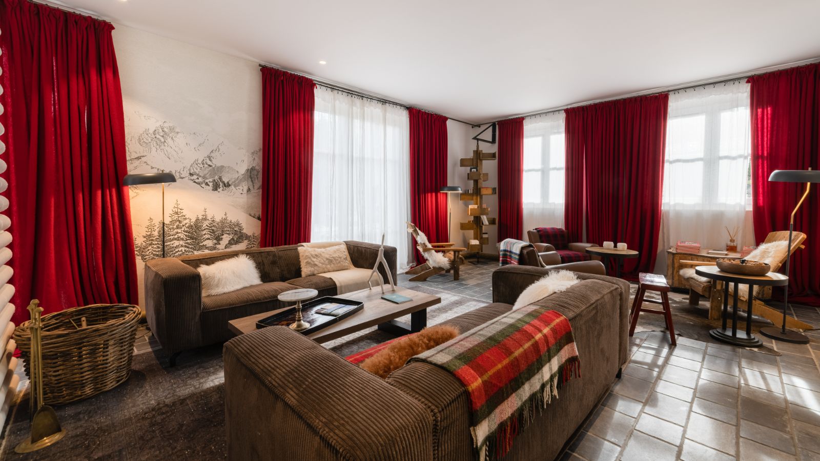 Luxury-Ski-Chalet-Megeve-Chalet-Benne-Rouge-Oxford-Ski-Lounge.jpg