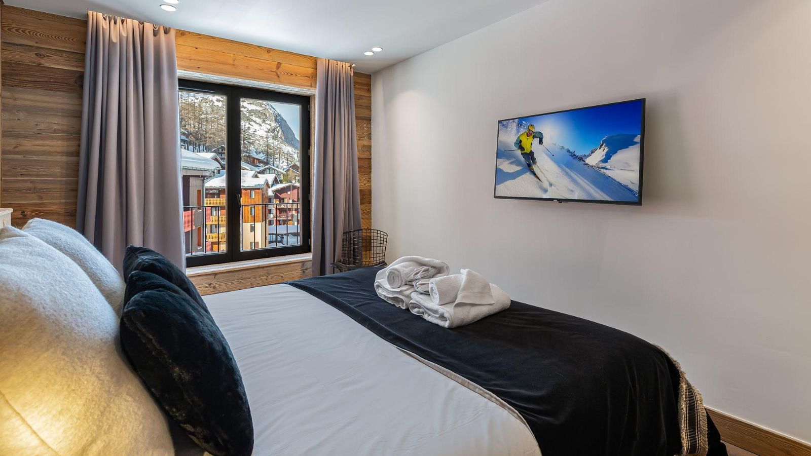 Luxury-Ski-Chalet-Val d'Isere-Apartment-The View-Oxford-Ski-Bedroom 4.jpg