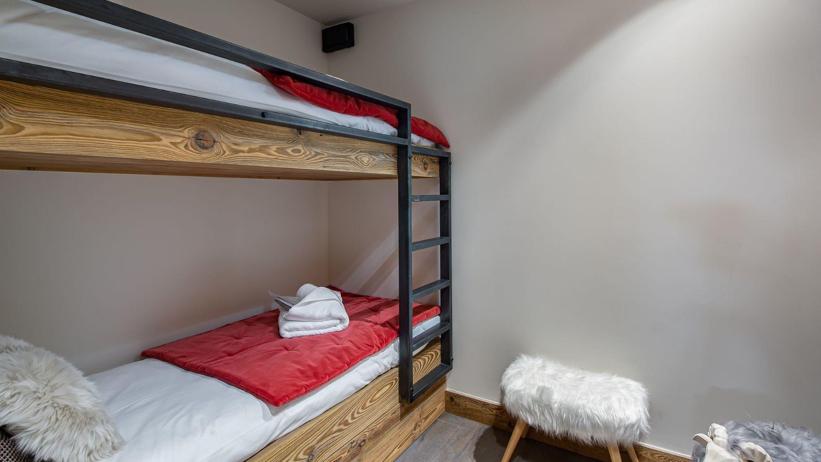 Luxury-Ski-Chalet-Val d'Isere-Apartment-The View-Oxford-Ski-Bunk room.jpg