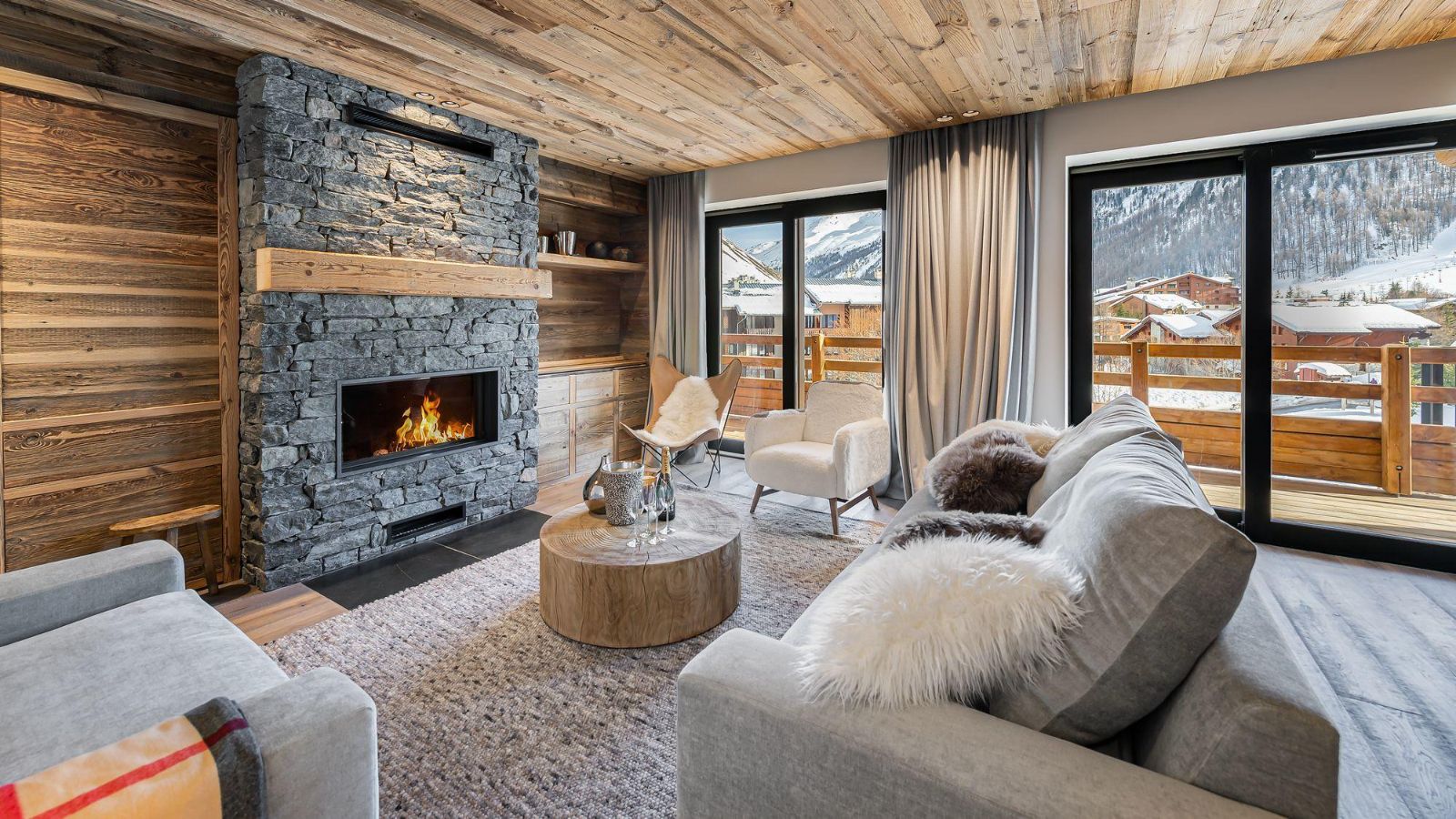 Luxury-Ski-Chalet-Val d'Isere-Apartment-The View-Oxford-Ski-Lounge.jpg