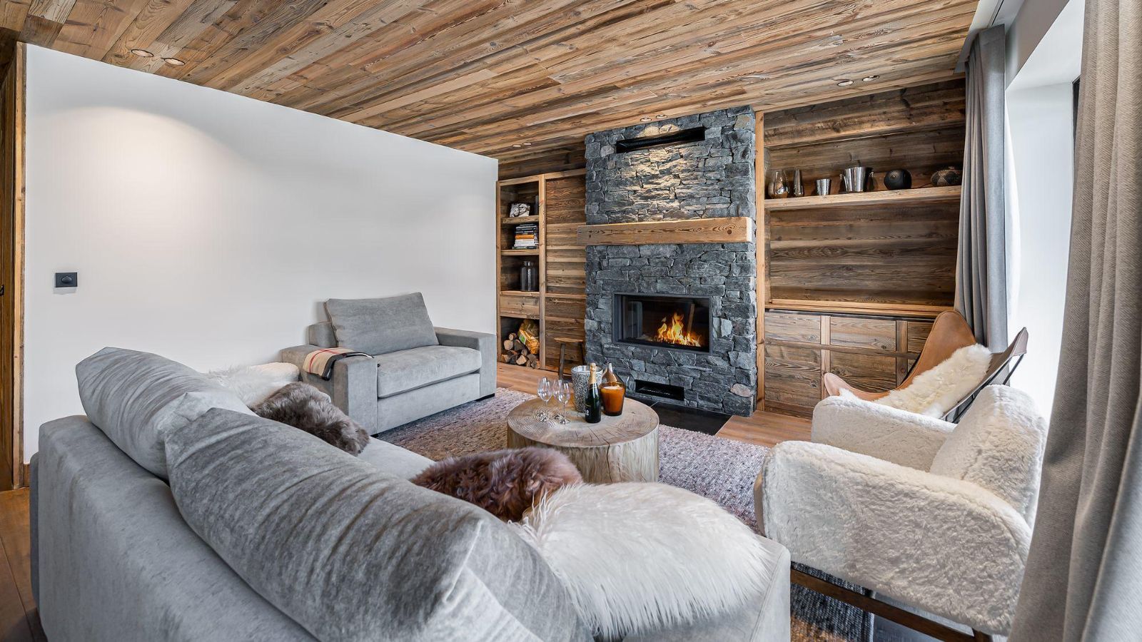 Luxury-Ski-Chalet-Val d'Isere-Apartment-The View-Oxford-Ski-Seating Area.jpg