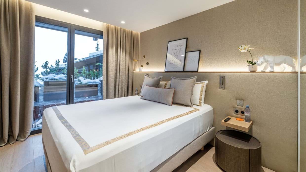 Luxury-Ski-Chalet-Courchevel-1850-Chalet-B-Oxford-Ski-Bedroom (4).jpg