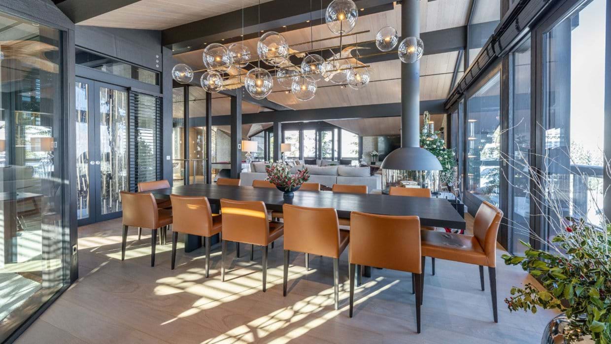 Luxury-Ski-Chalet-Courchevel-1850-Chalet-B-Oxford-Ski-Dining.jpg