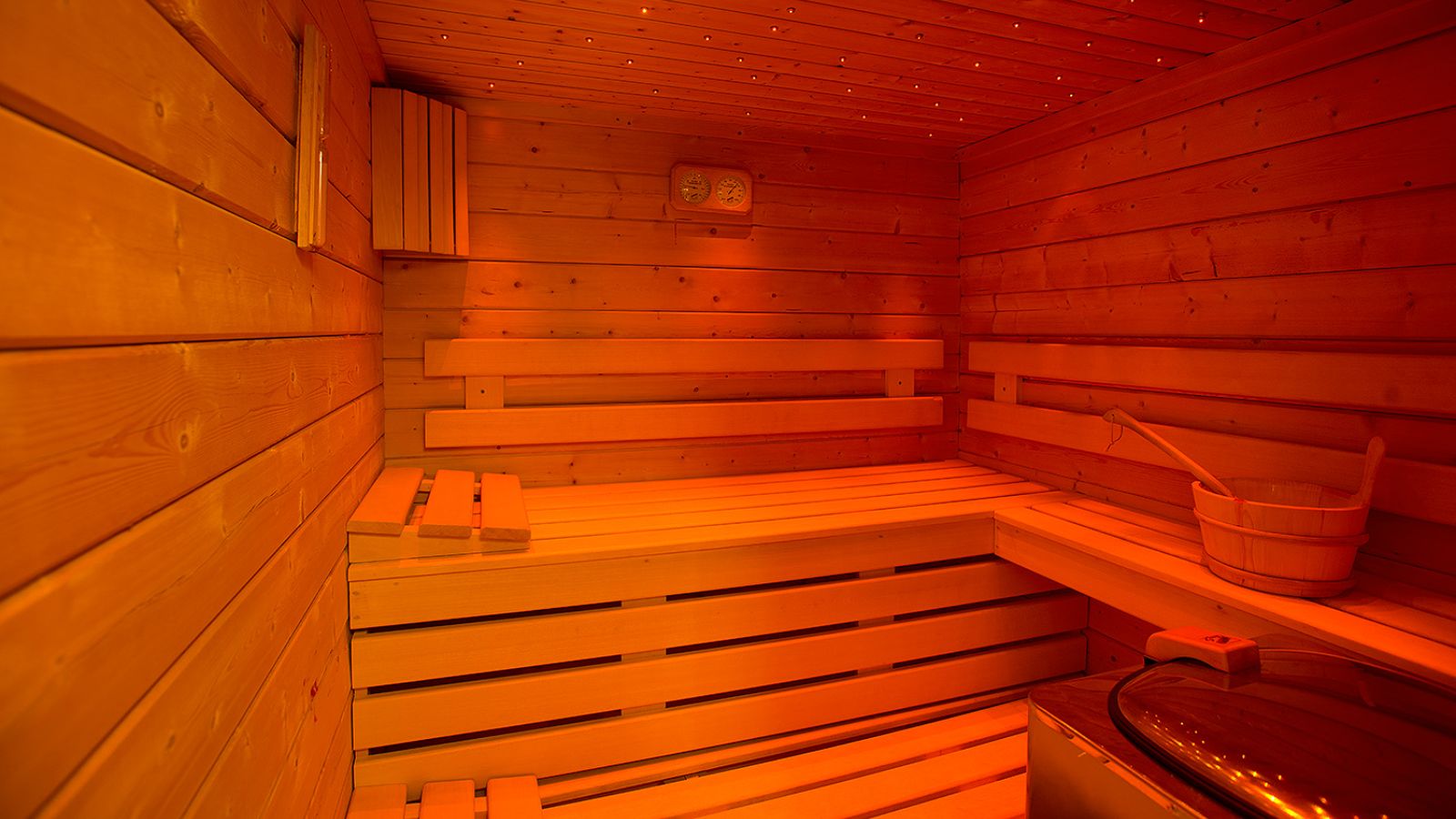 luxury-ski-chalets-meribel-chalet-tyrosolios-oxford-ski-sauna.jpg