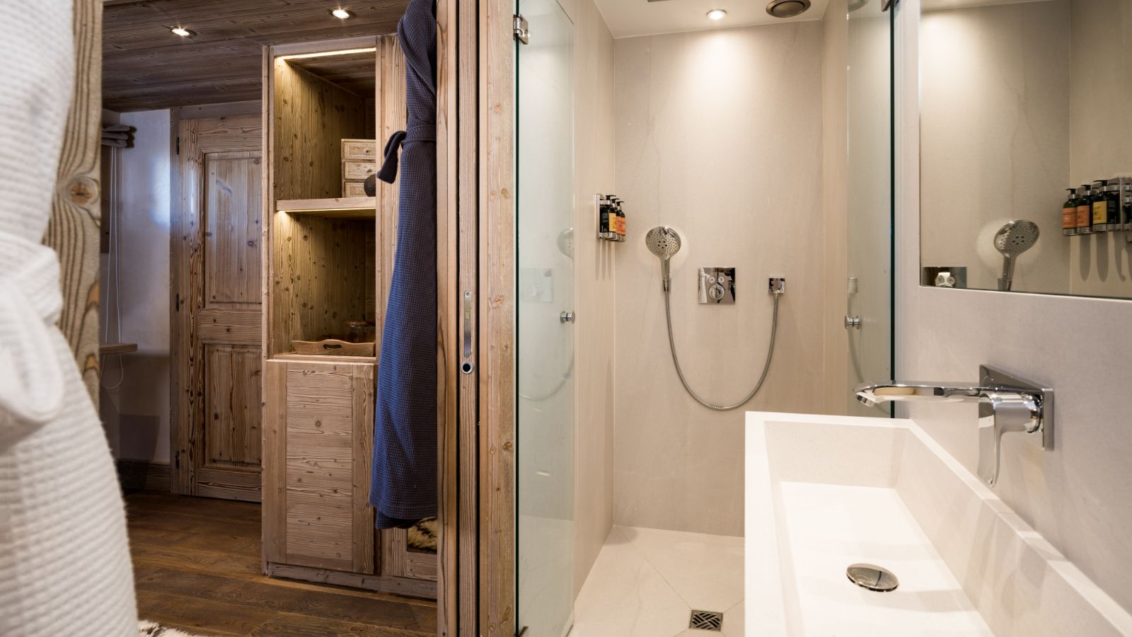 luxury-ski-chalets-meribel-chalet-tyrosolios-oxford-ski-bathroom (2).jpg