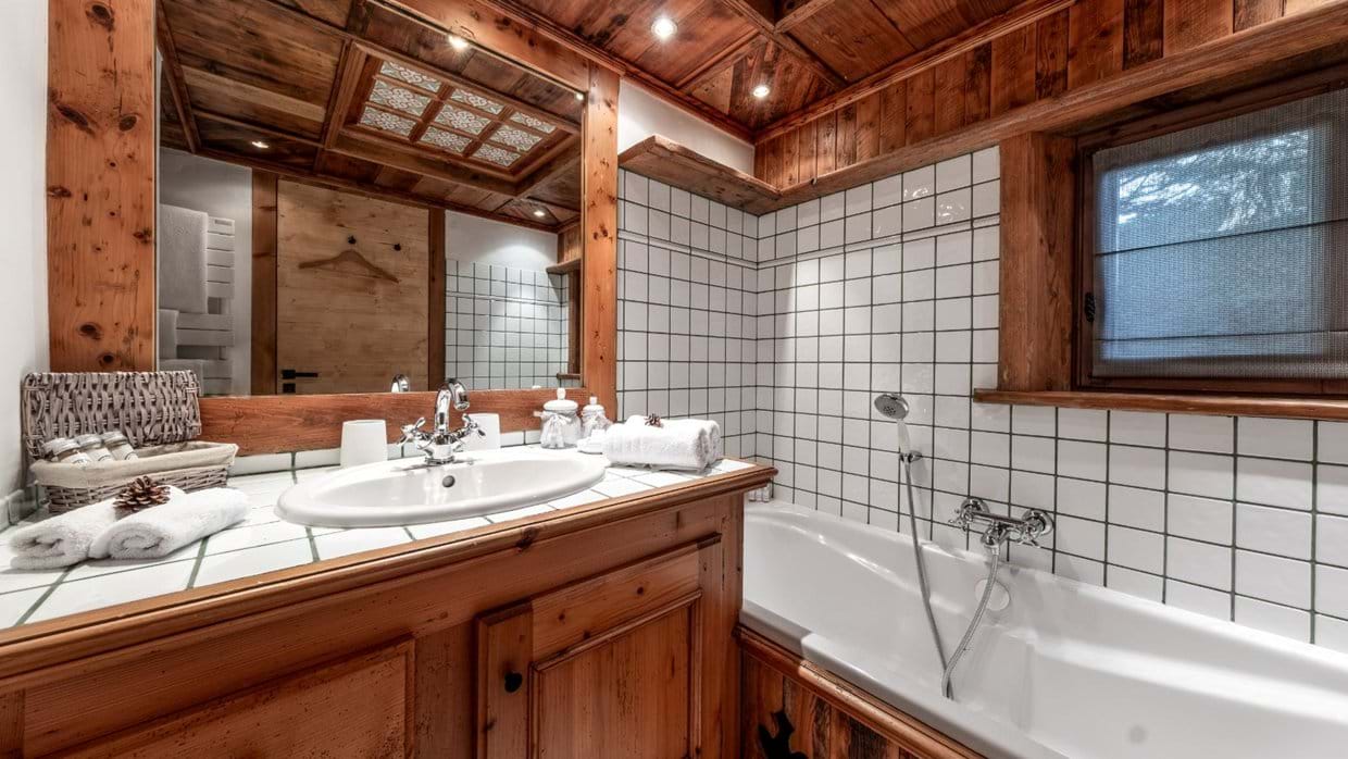 Luxury-Ski-Chalet-Courchevel-Chalet-Anchorage-Oxford-Ski-bathroom.jpg