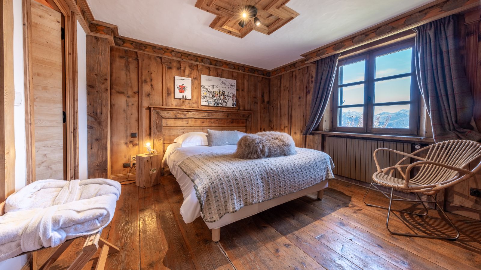 Luxury-Ski-Chalet-Courchevel-Chalet-Anchorage-Oxford-Ski-bedroom (26).jpg