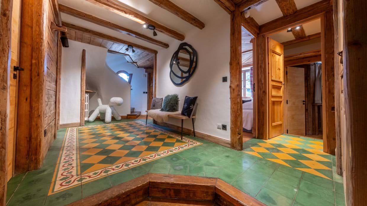 Luxury-Ski-Chalet-Courchevel-Chalet-Anchorage-Oxford-Ski-hall.jpg