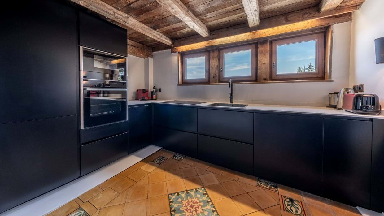 Luxury-Ski-Chalet-Courchevel-Chalet-Anchorage-Oxford-Ski-kitchen.jpg