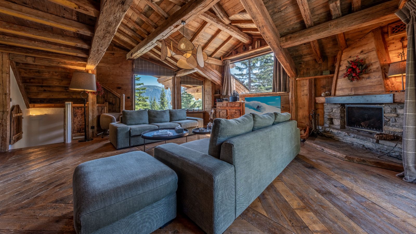 Luxury-Ski-Chalet-Courchevel-Chalet-Anchorage-Oxford-Ski-lounge3.jpg