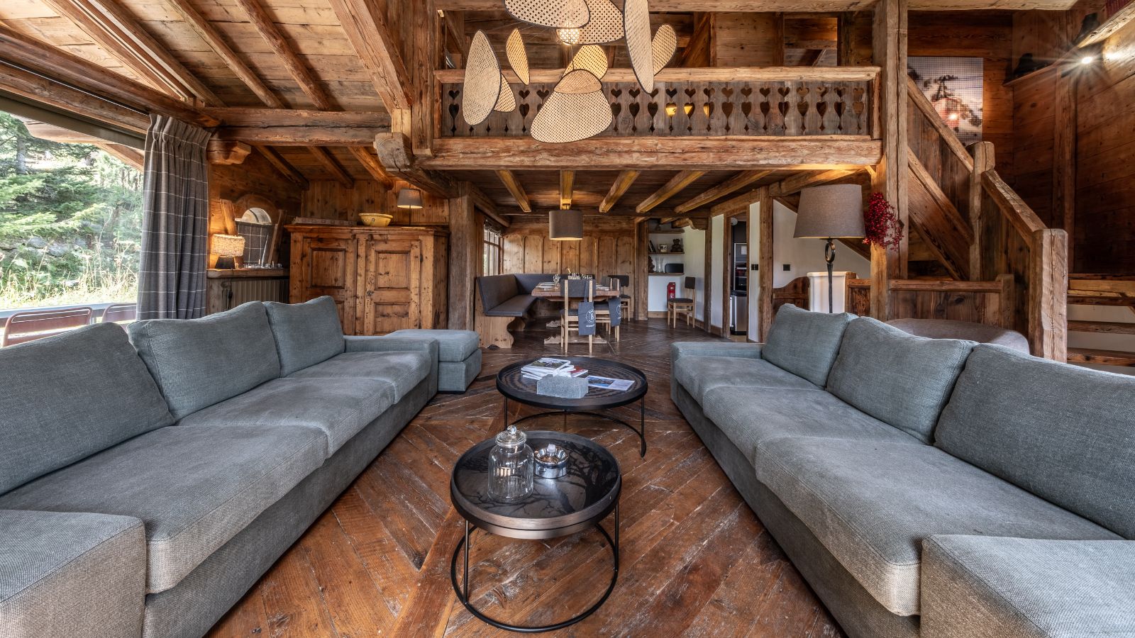 Luxury-Ski-Chalet-Courchevel-Chalet-Anchorage-Oxford-Ski-lounge4.jpg