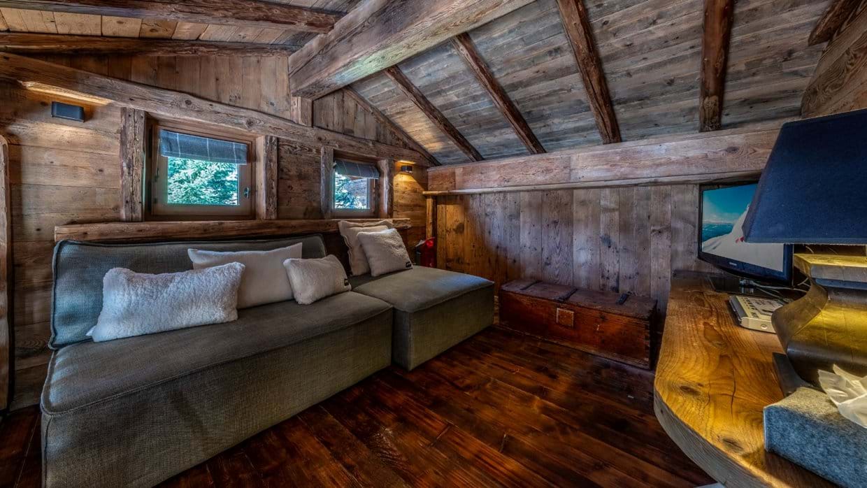 Luxury-Ski-Chalet-Courchevel-Chalet-Anchorage-Oxford-Ski-office.jpg