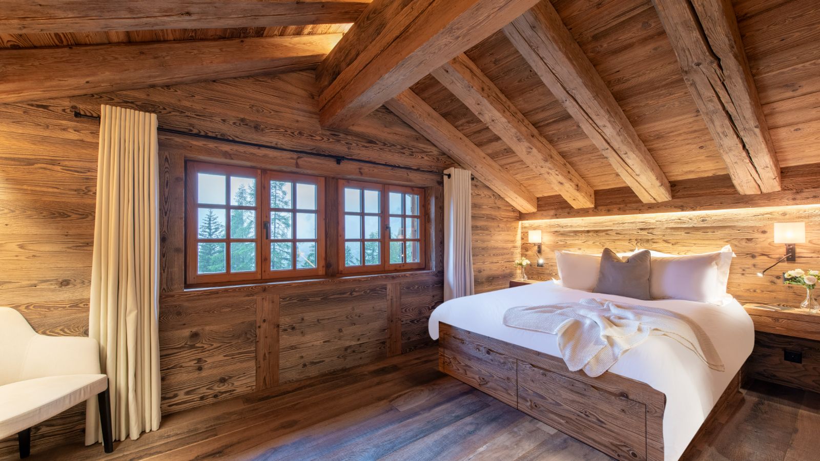 Luxury-Ski-Chalet-Verbier-Chalet-Riant-Oxford-Ski-Bedroom 1.jpg