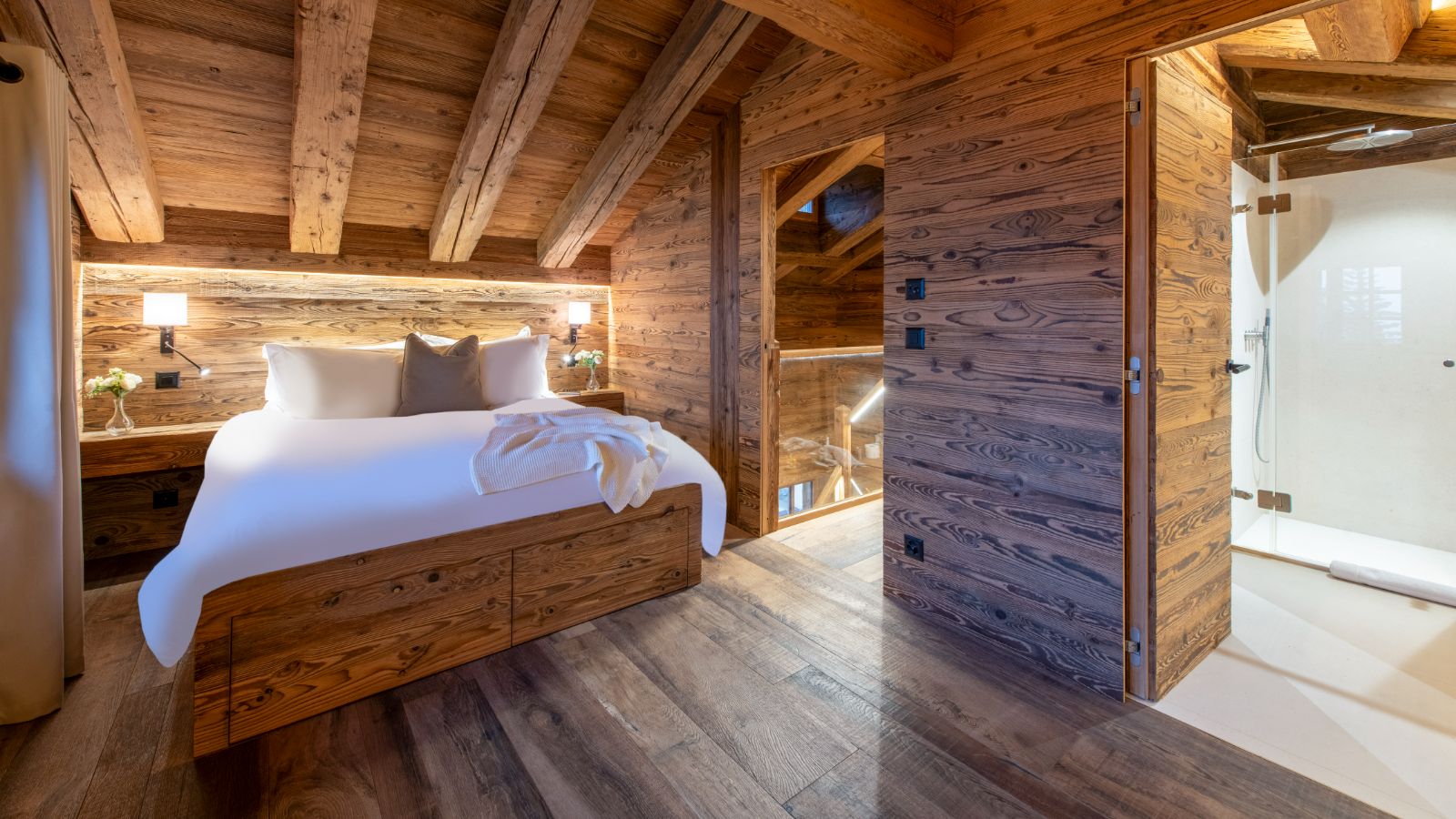 Luxury-Ski-Chalet-Verbier-Chalet-Riant-Oxford-Ski-Bedroom 2.jpg