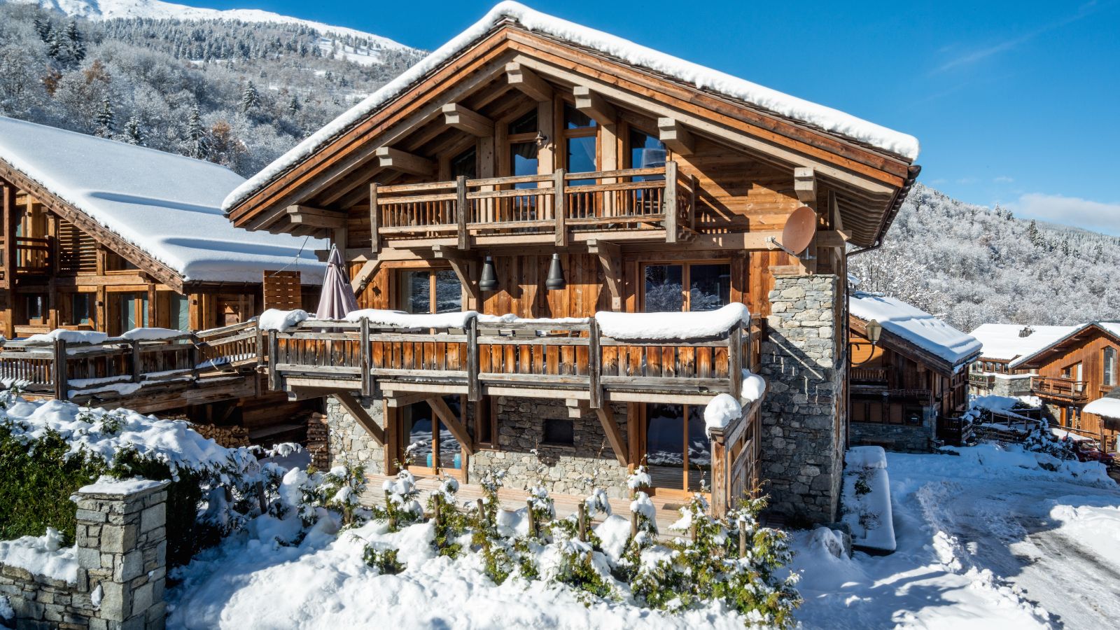 Luxury-Ski-Chalet-Meribel-Abreuvoir-Exterior front-Oxford-Ski.jpg