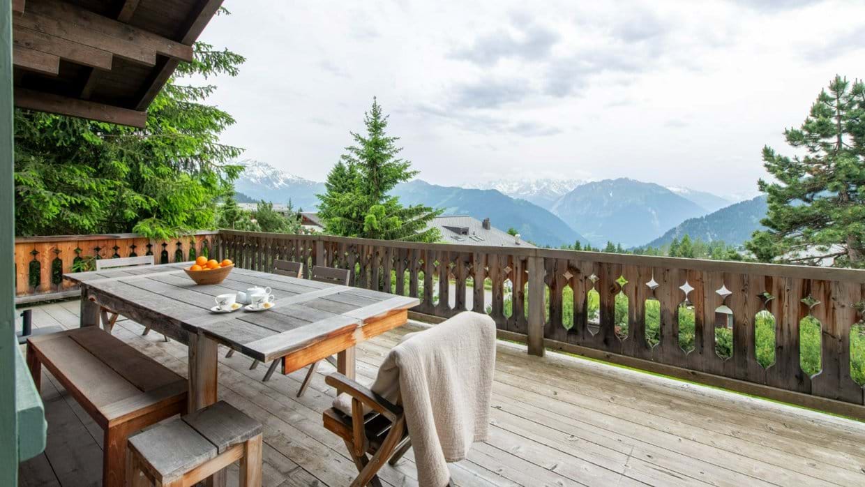 luxury-ski-chalet-verbier-chalet-scandinavia-oxford-ski-balcony2.jpg