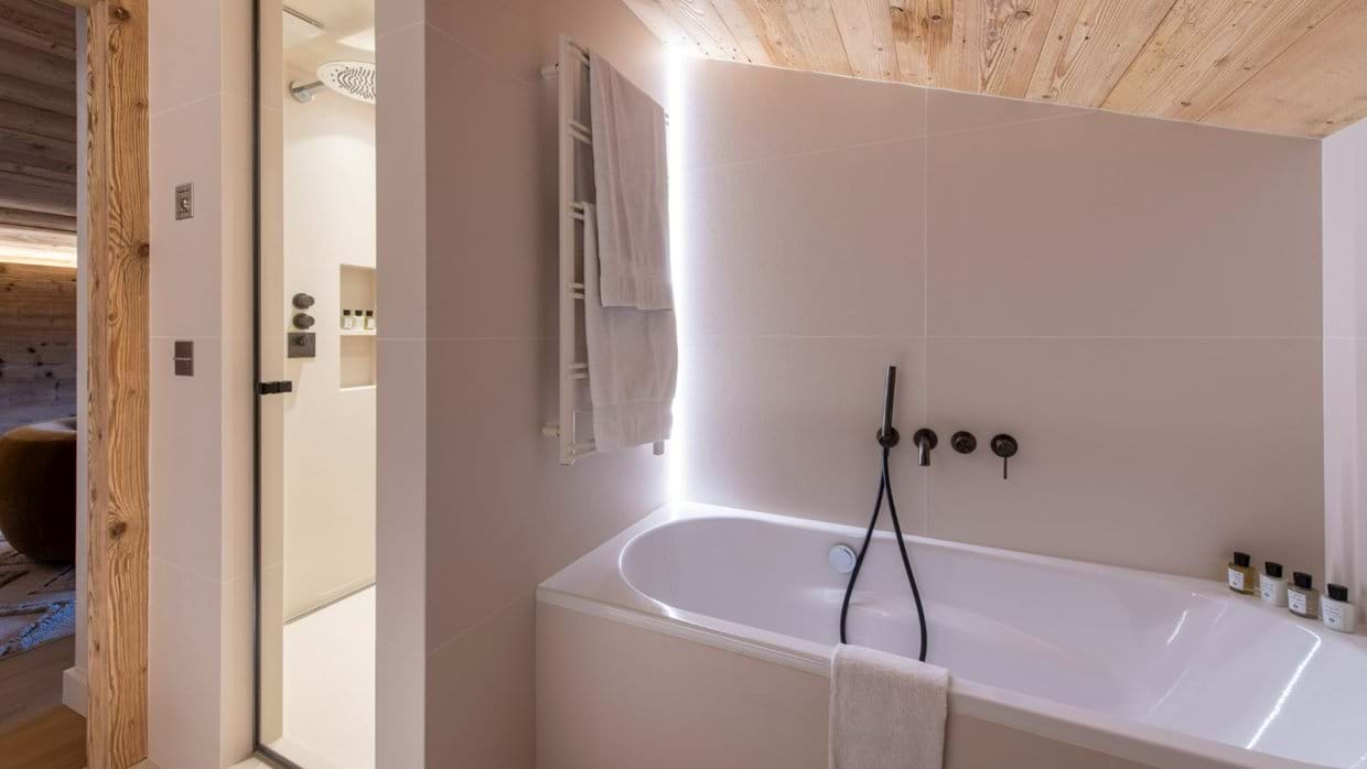 luxury-ski-chalet-verbier-chalet-scandinavia-oxford-ski-bathroom1.jpg