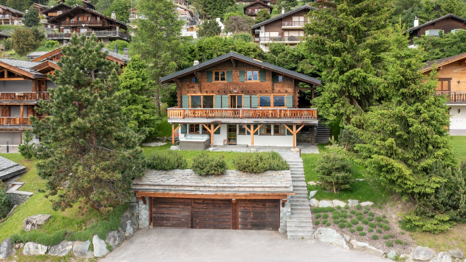 luxury-ski-chalet-verbier-chalet-scandinavia-oxford-ski-exterior1.jpg