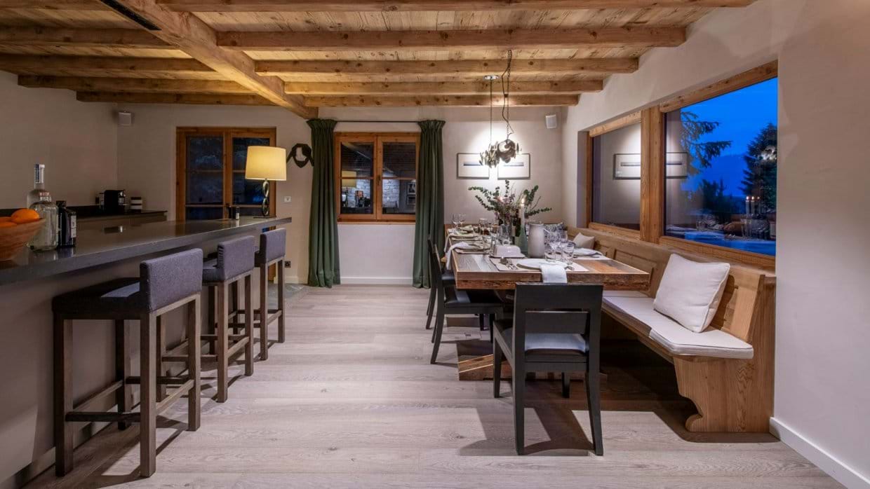 luxury-ski-chalet-verbier-chalet-scandinavia-oxford-ski-kitchen diner.jpg