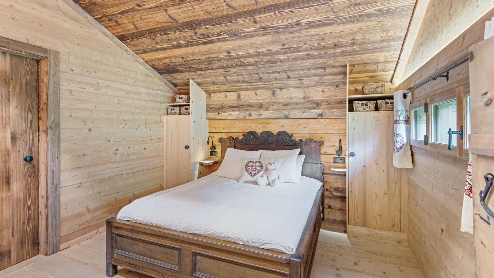 Luxury-Ski-Chalet-Gstaad-Chalet 1808-Bedroom 3-Oxford-Ski.jpg