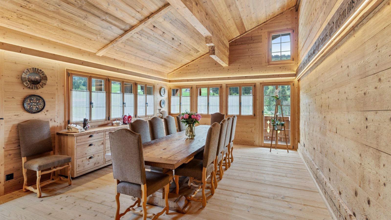 Luxury-Ski-Chalet-Gstaad-Chalet 1808-Dining room-Oxford-Ski.jpg