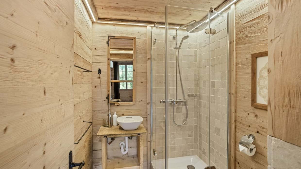 Luxury-Ski-Chalet-Gstaad-Chalet 1808-Bathroom 1-Oxford-Ski.jpg