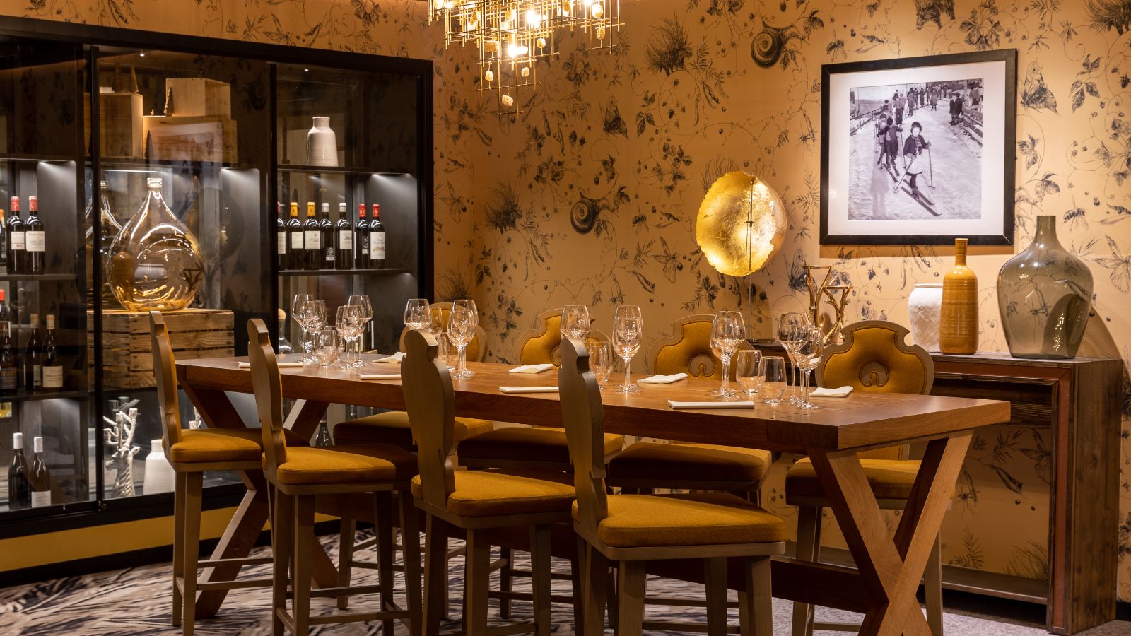 luxury-ski-all-inclusive-val-disere-club-med-oxford-ski-restaurant (4).jpg