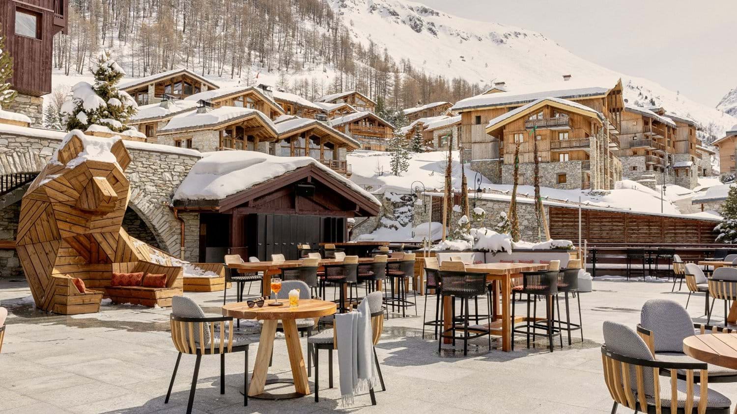 https://cdn.oxfordski.com/media/77737/luxury-ski-all-inclusive-val-disere-club-med-oxford-ski-terrace2.jpg?quality=85&scale=downscaleonly&width=1500