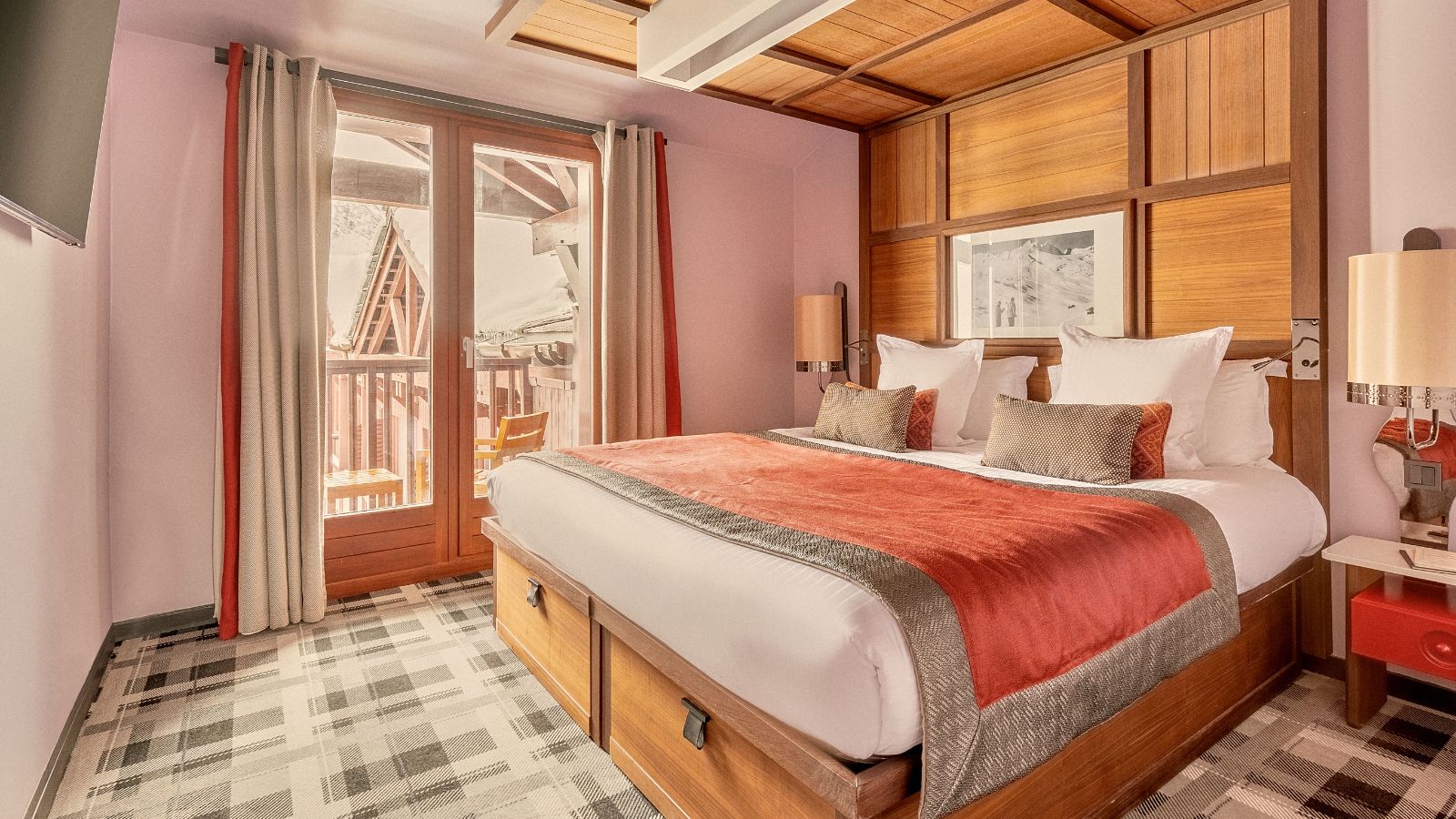 luxury-ski-all-inclusive-val-disere-club-med-oxford-ski-bedroom (1).jpeg